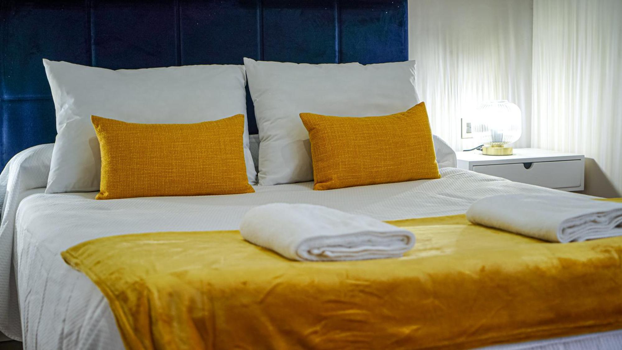 Apartamentos Puente Romano Suites Merida Exterior photo