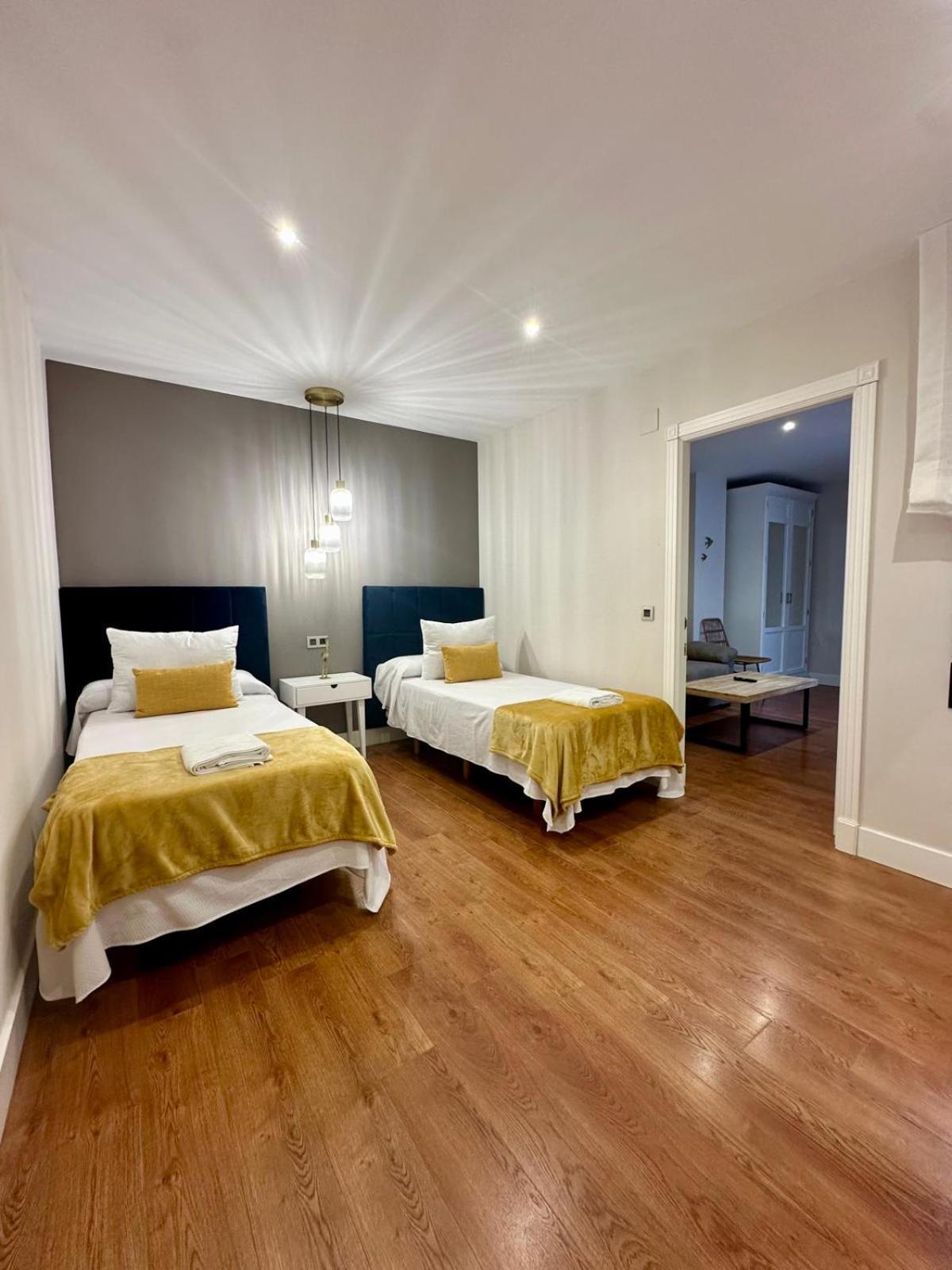 Apartamentos Puente Romano Suites Merida Exterior photo